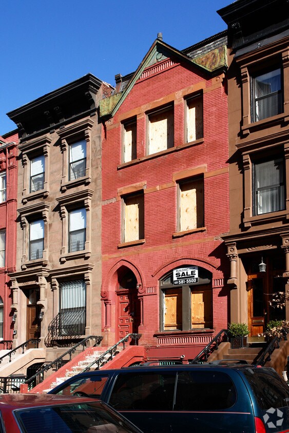 Building Photo - 213 W 131st St