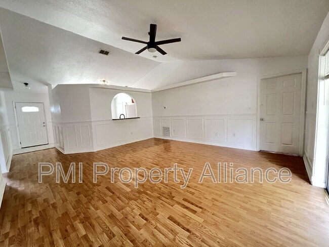Foto del edificio - 16044 Worthington Blvd
