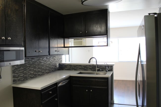 Kitchen - 1245 N Kings Rd