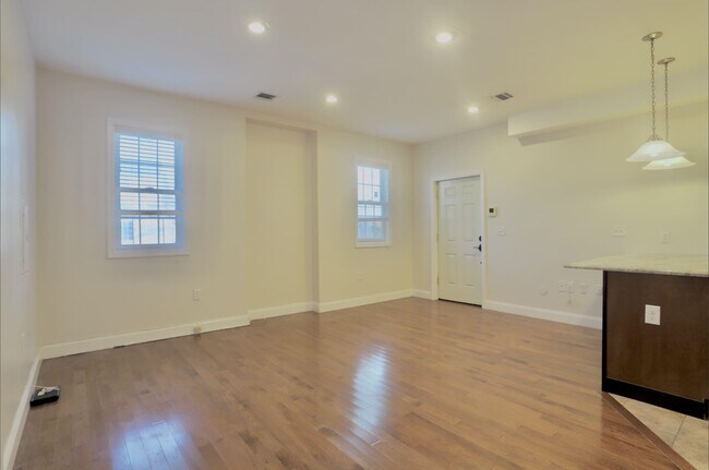 Building Photo - 741 9th St