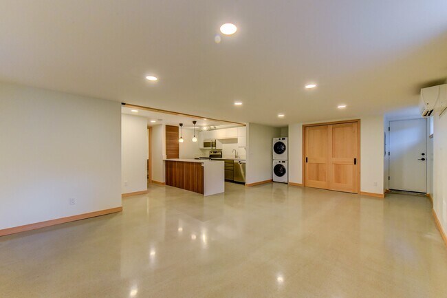 Building Photo - 3514 Burke Ave N