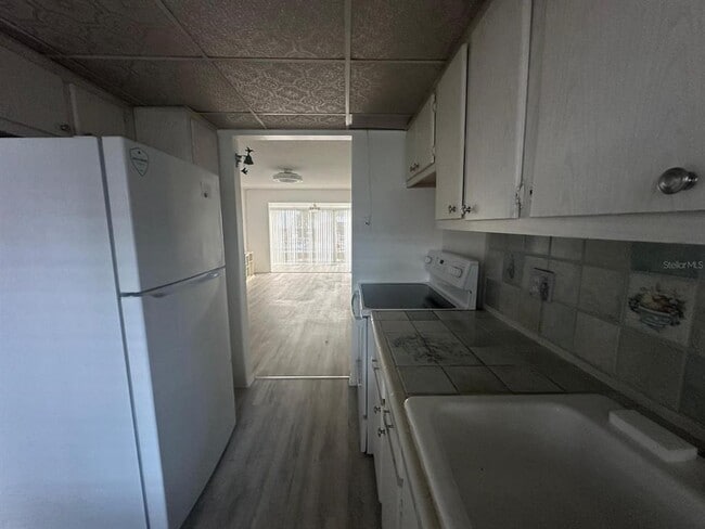 Building Photo - 2060 Marilyn St