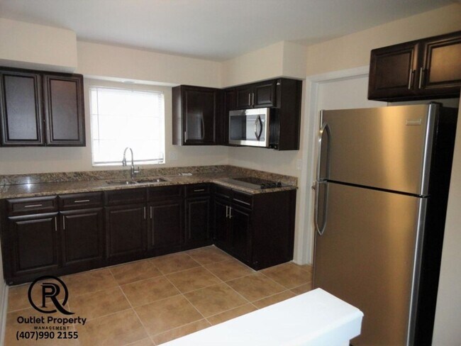 Building Photo - This Beautiful 2 Bedroom 1 Bath Duplex ***...