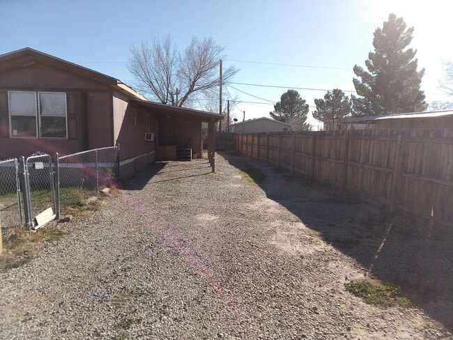 Building Photo - 1011 Lindberg Ave