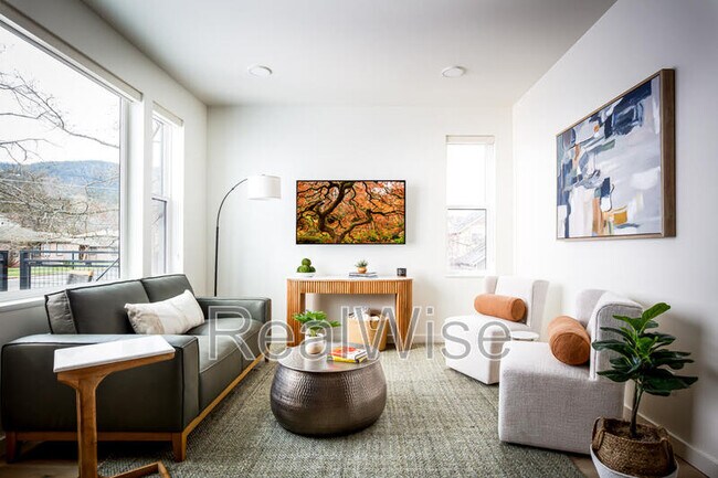 Foto del edificio - 1244 Quincy St