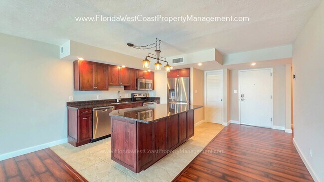 Building Photo - DOWNTOWN 15th FLOOR CONDO! 2 BEDROOM CONDO ! UPDATED! CITY VIEWS!
