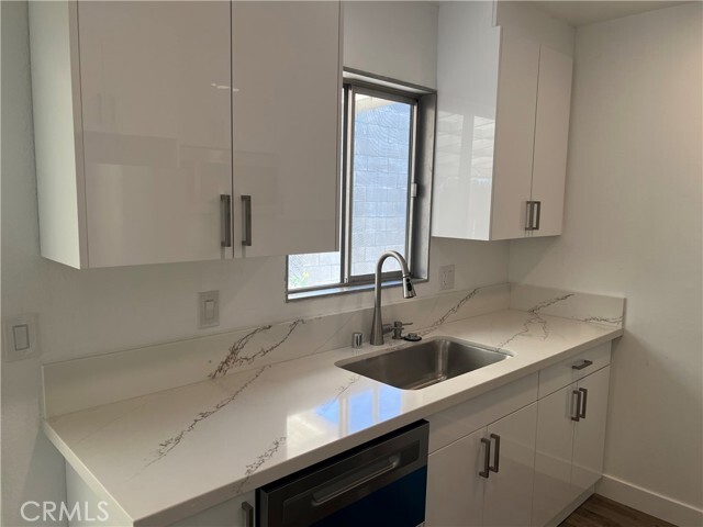 Foto del edificio - 7852 Ronald Drive