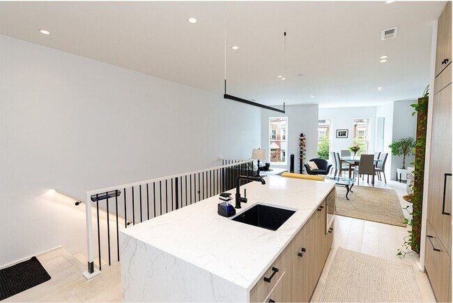 Foto del edificio - Modern Penthouse in Columbia Heights