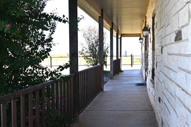 Foto del edificio - Great property for horses!