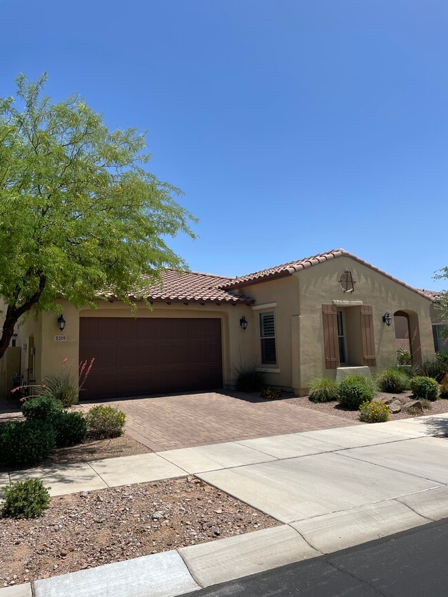 Building Photo - 5319 S Chatsworth