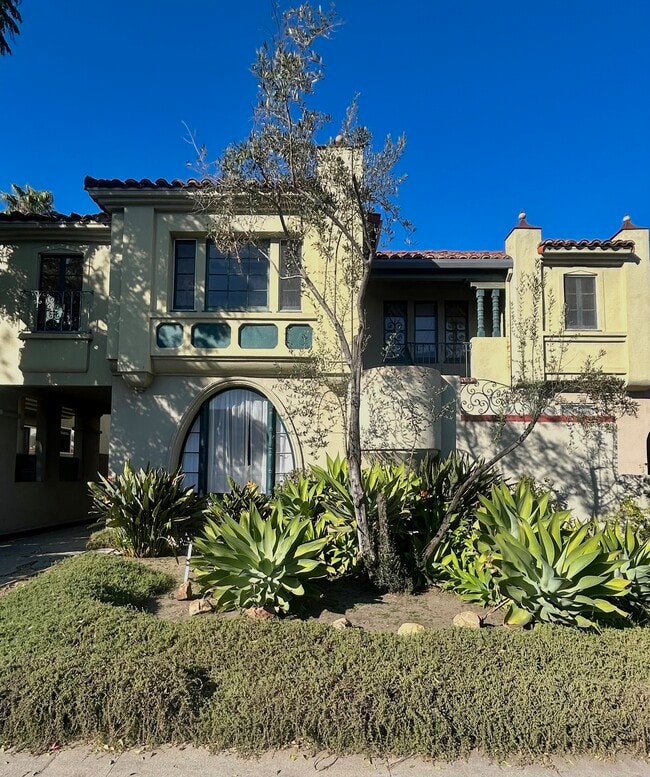 Front of the building - 8673 W Olympic Blvd