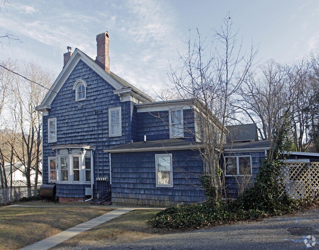 Primary Photo - 40 Scudder Ave
