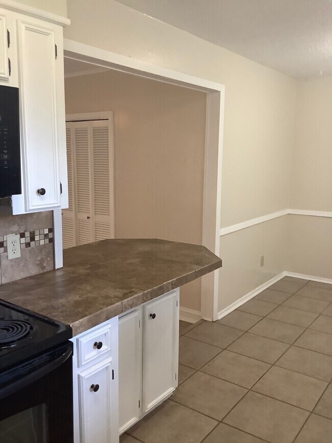 Building Photo - *NEW PRICE*BROADMOOR SOUTH*NICE LARGE HOME*