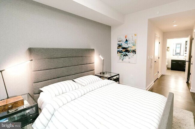 Foto del edificio - New in Navy Yard with Parking