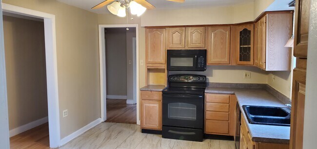 Foto del edificio - 545 Ford Dr