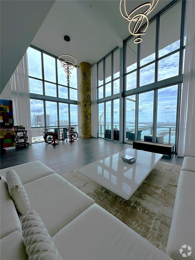 Building Photo - 1100 Biscayne Blvd