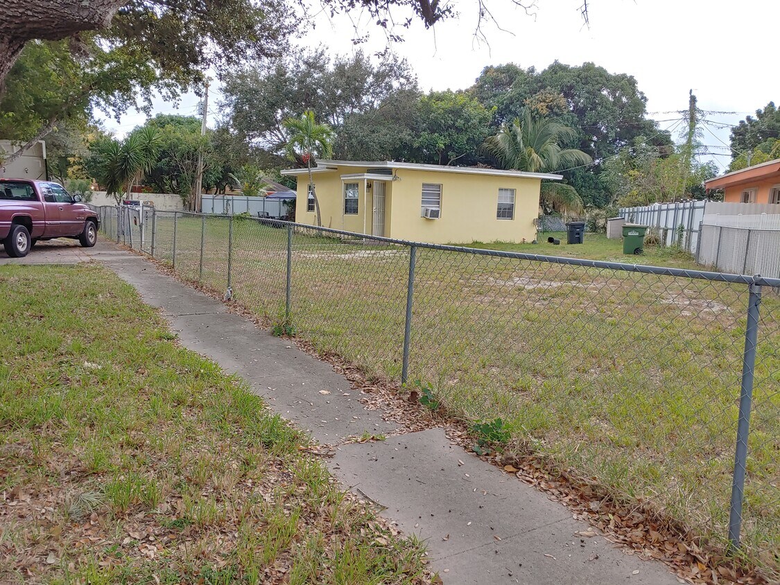 Primary Photo - 12450 NW 13th Ave