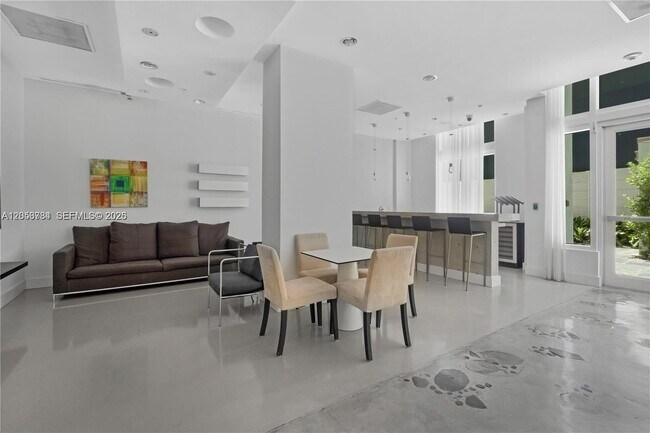 Foto del edificio - 234 NE 3rd St