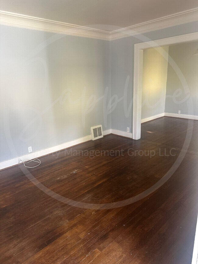 Foto del edificio - 2404 E 67th Terrace