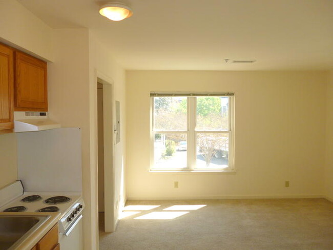 Building Photo - 1027 Wertland St