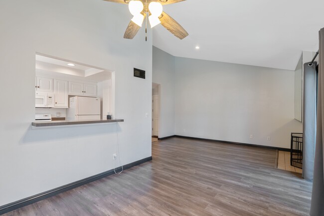 Foto del edificio - 6716 Clybourn Ave