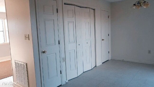 Building Photo - 3 br, 2.5 bath Condo - 212 Martha Ln