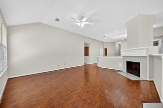 Building Photo - 815 Fairpark Ln