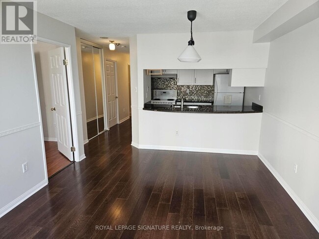 Building Photo - 101 Subway Crescent