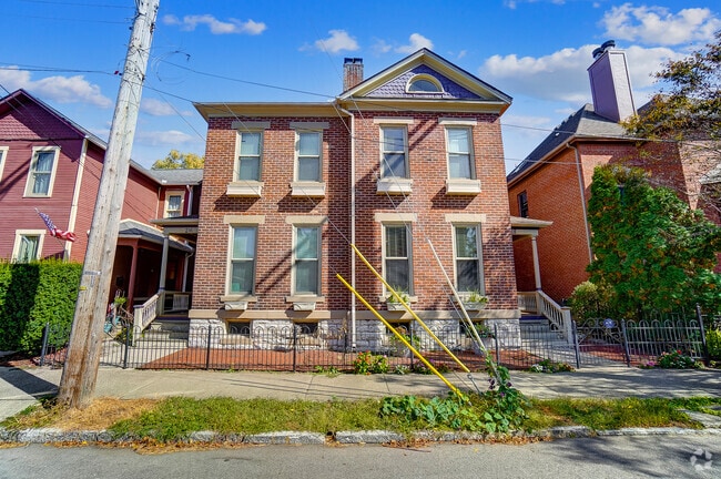 Building Photo - 218 Brown St
