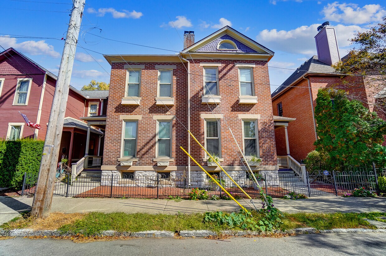 Foto principal - 218 Brown St