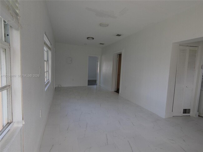 Foto del edificio - 2272 NW 2nd St