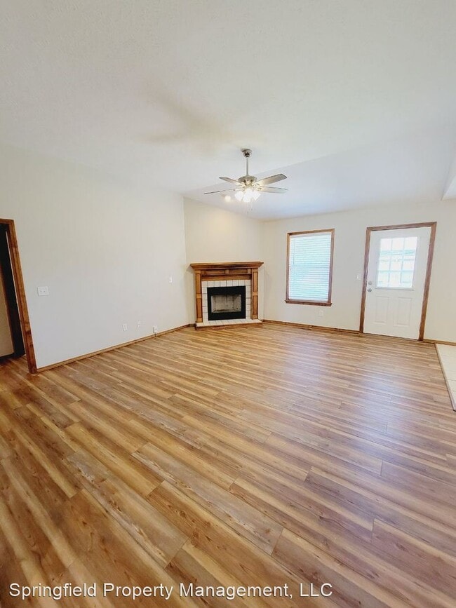 Building Photo - 3 br, 2 bath House - 3513 W Village Ter