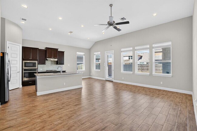 Foto del edificio - 17216 Borromeo Ave