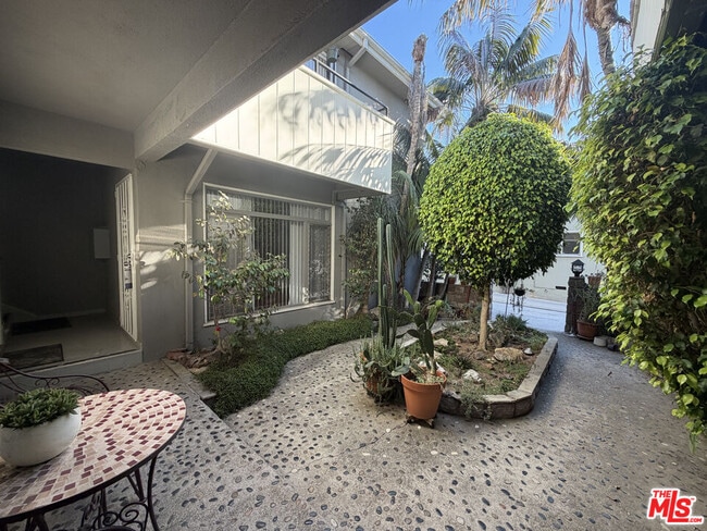 Foto del edificio - 742 S Plymouth Blvd