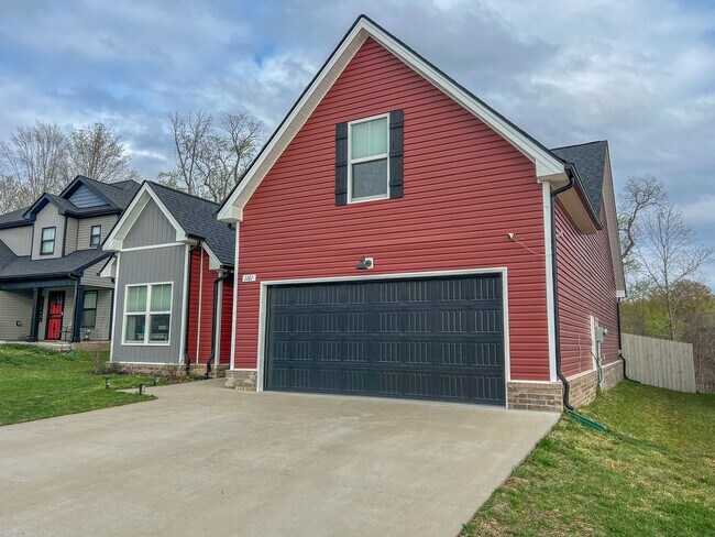 Foto del edificio - Single Family with a Fenced Backyard and a...