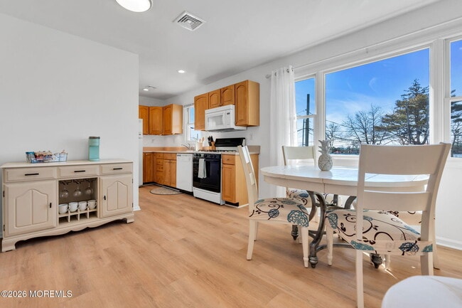 Foto del edificio - 548 Washington Blvd