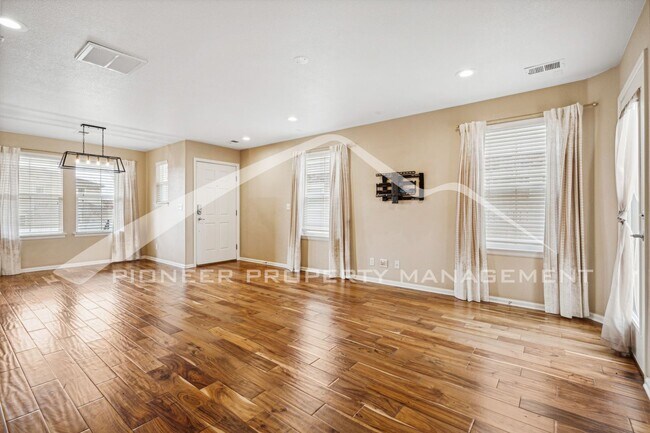 Foto del edificio - Charming Townhouse with Washer/Dryer and C...