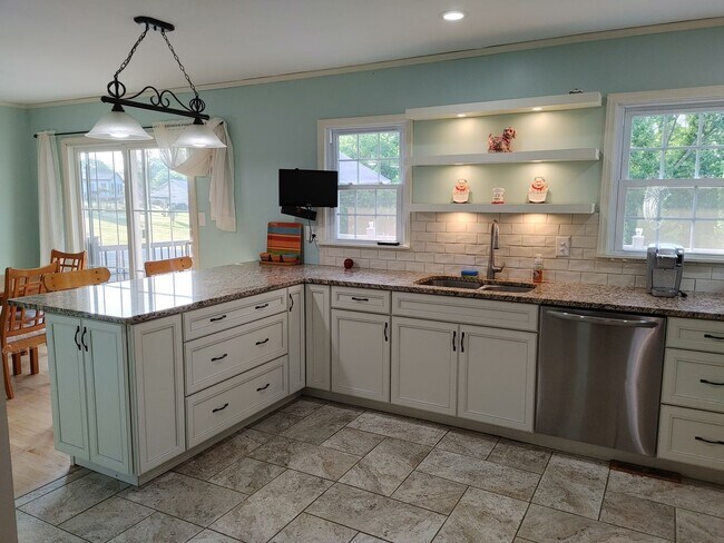 Foto del edificio - 1706 Forest Hills Dr