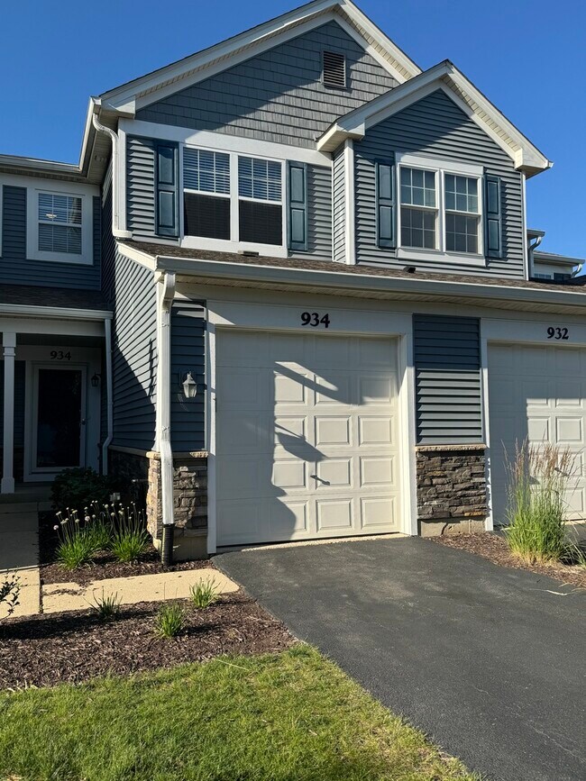 Building Photo - 934 Genesee Dr