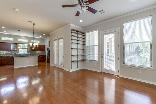 Building Photo - 1115 Kinney Ave