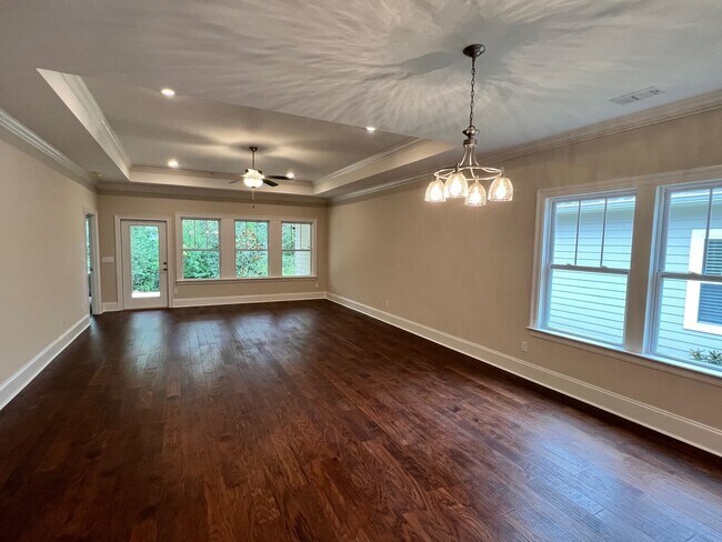 Foto del edificio - 847 Avery Park Dr