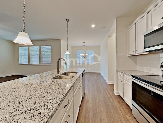 Building Photo - 254 Lake St