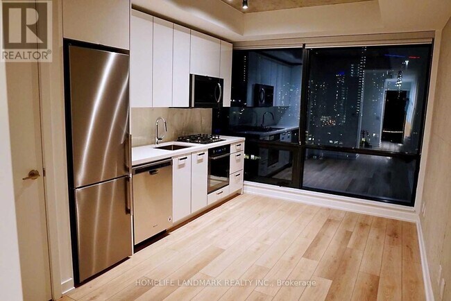 Photo du bâtiment - 458 Richmond St W