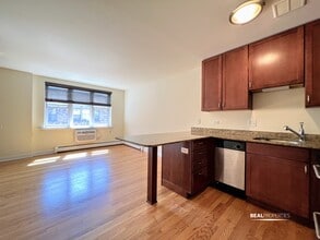 Building Photo - 625 W Wrightwood Ave