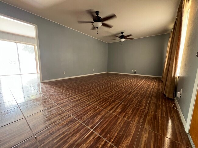 Sala de estar - 271 W County Road 2140