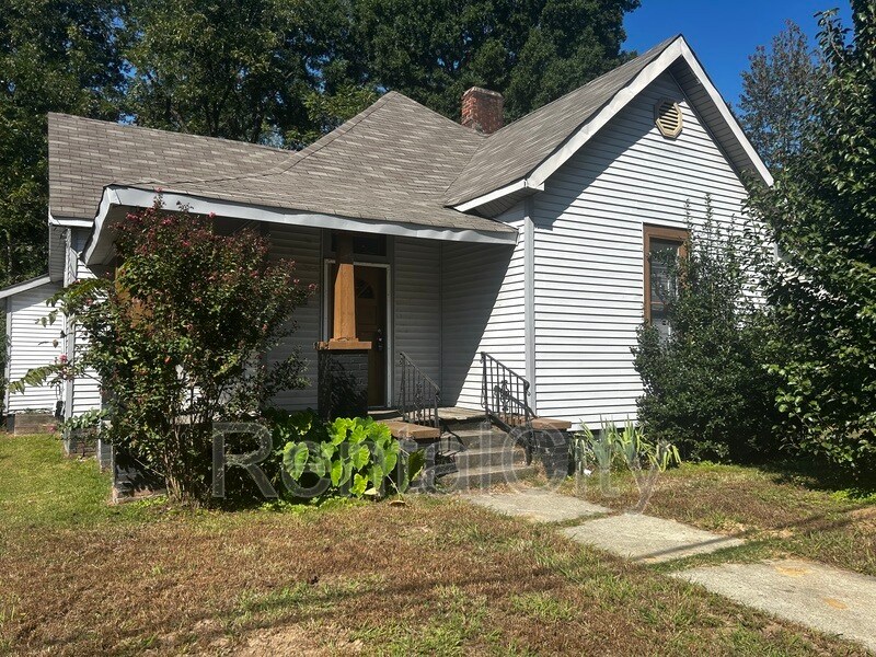 Primary Photo - 407 Burkett St