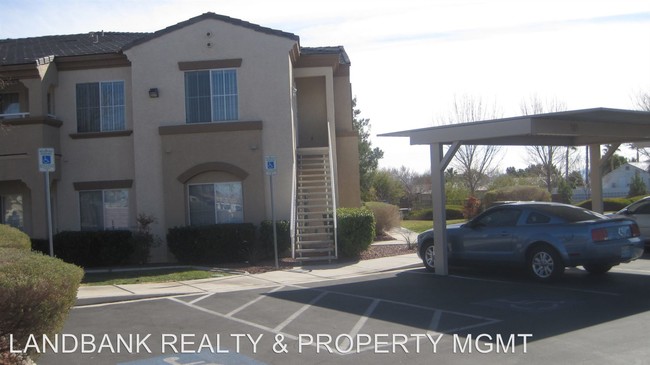 Building Photo - 3400 Cabana Dr