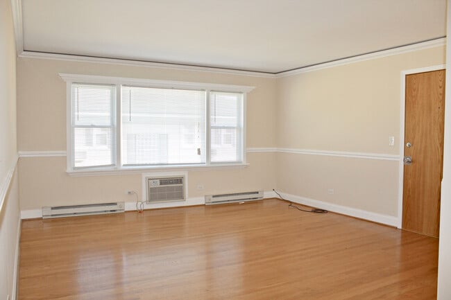 Building Photo - 5037 N East River Rd