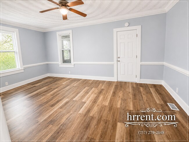 Foto del edificio - Amazingly Large 4 Bedroom 2 Bathroom Two Story Home located in the Chesterfield Heights area of N...