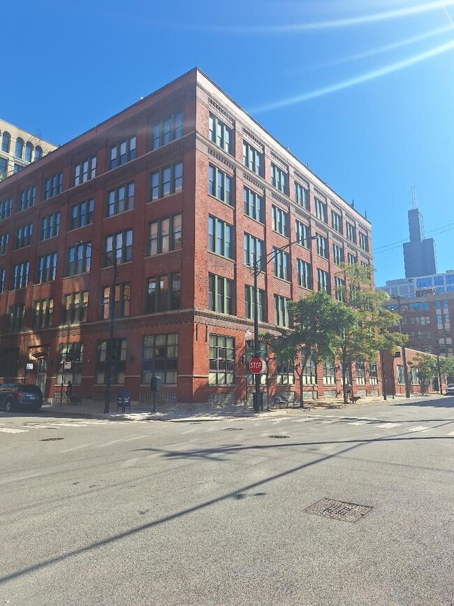 Building Photo - 331 S Peoria St